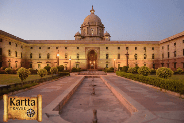Parlamento Indio en Delhi por la noche, en noviembre